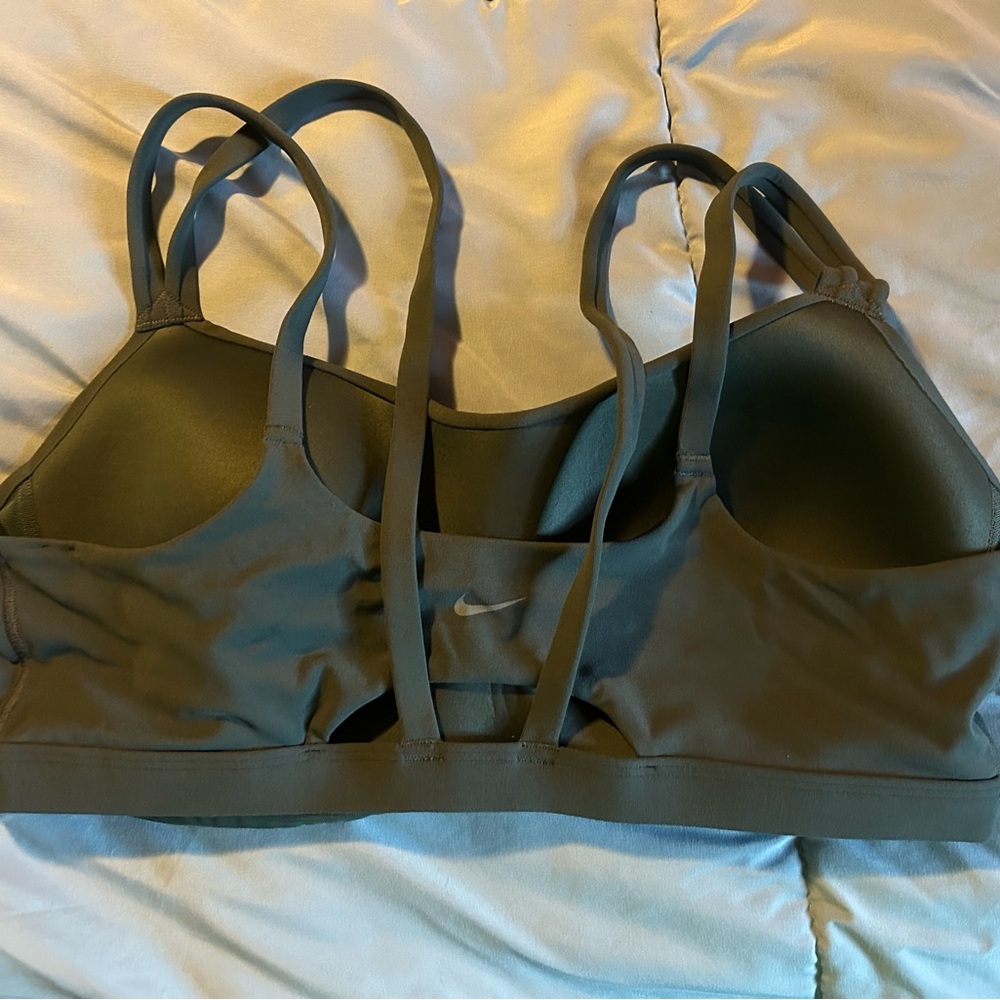 Nike Zenvy Strappy Sports Bra